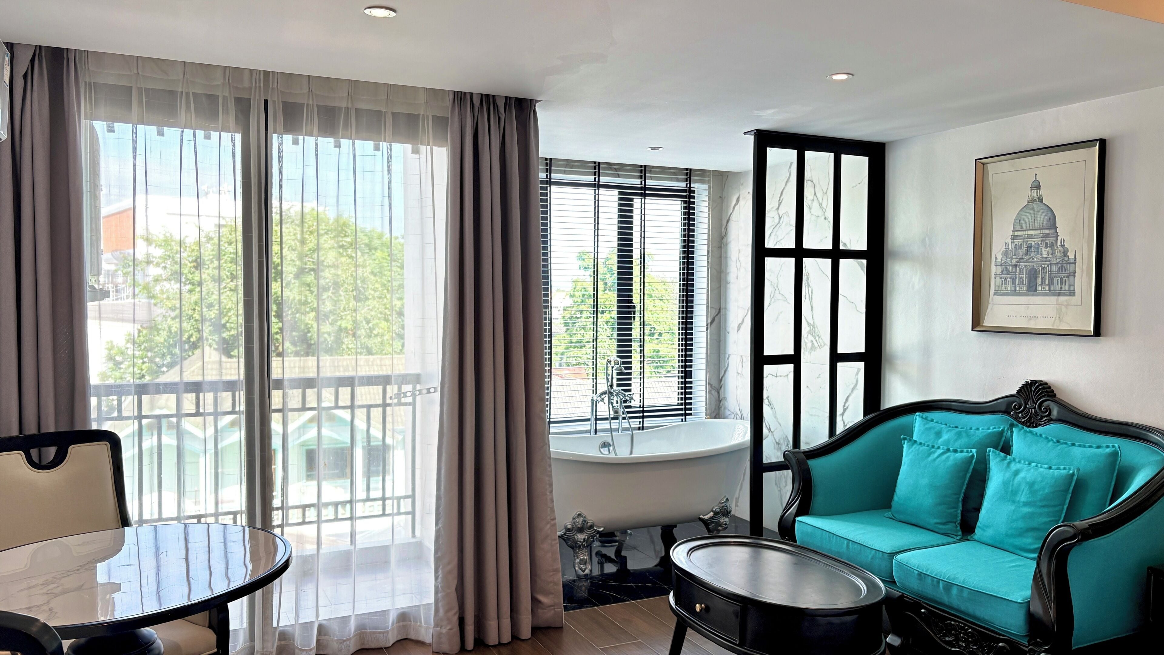 Superior King Room | Living area | LCD TV