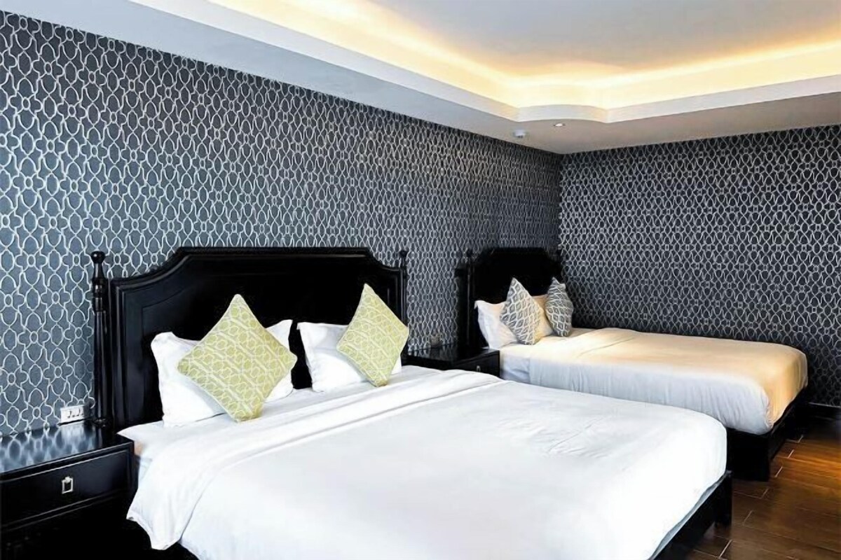 Minibar, soundproofing, free WiFi, bed sheets