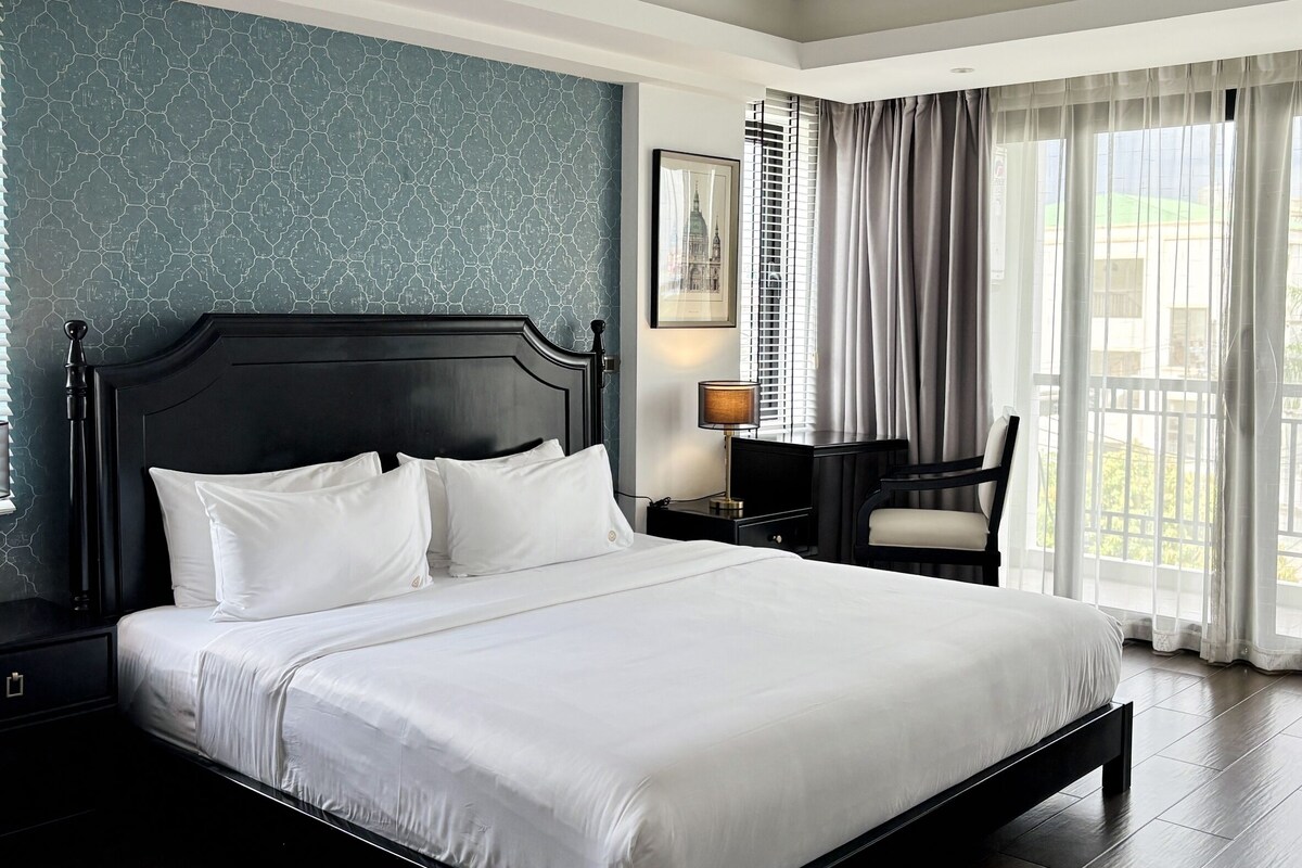 Minibar, soundproofing, free WiFi, bed sheets