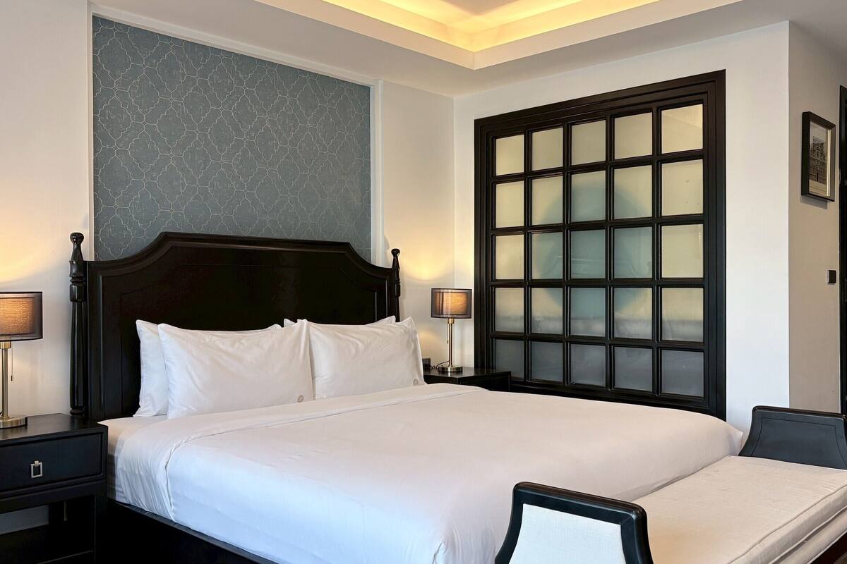 Minibar, soundproofing, free WiFi, bed sheets