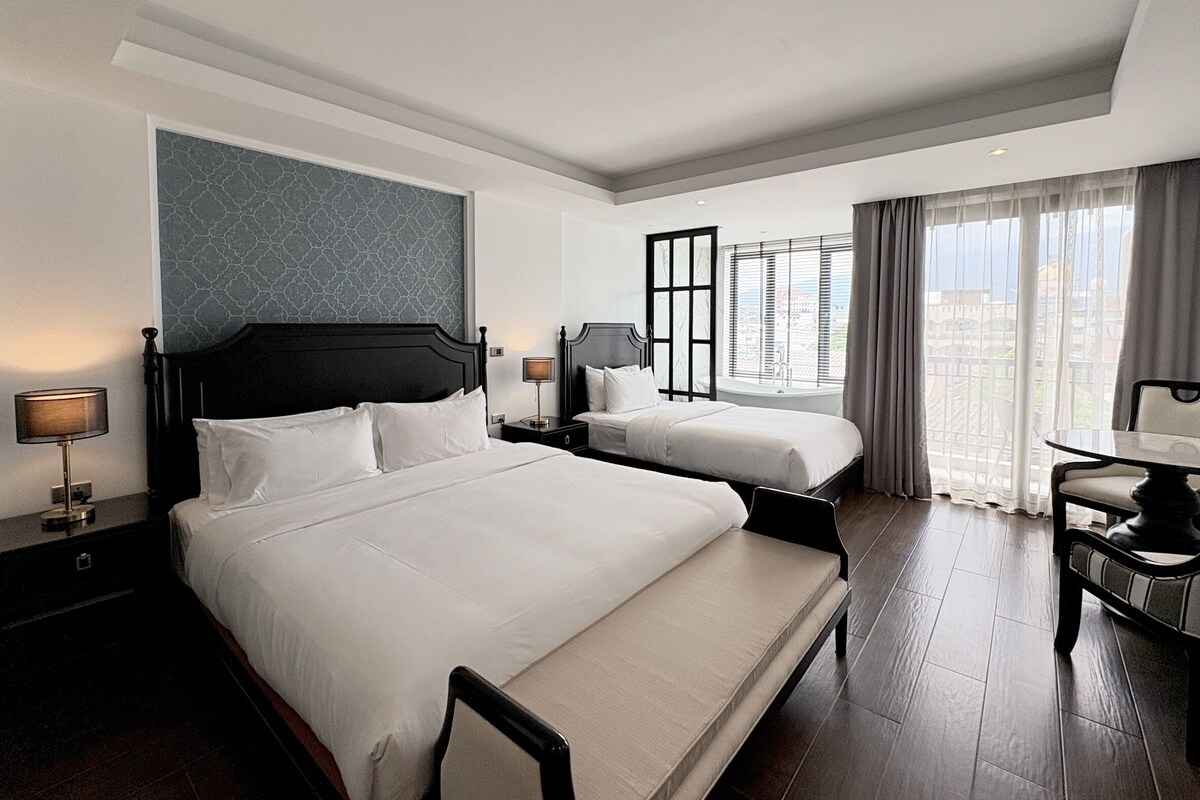 Minibar, soundproofing, free WiFi, bed sheets