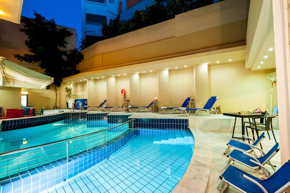 Outdoor pool - ELINA HOTEL APARTMENTS (Rethymno)