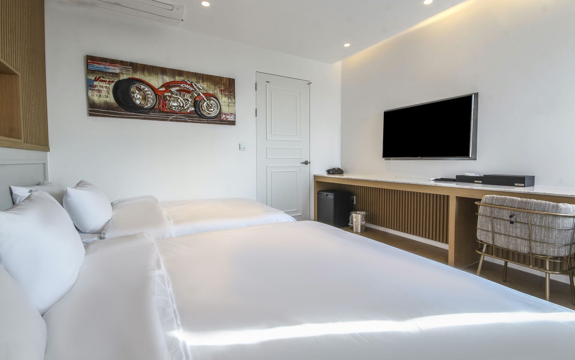 suite, ocean view (breakfast not available on sun) | 1 bedroom, premium bedding, in-room safe, desk