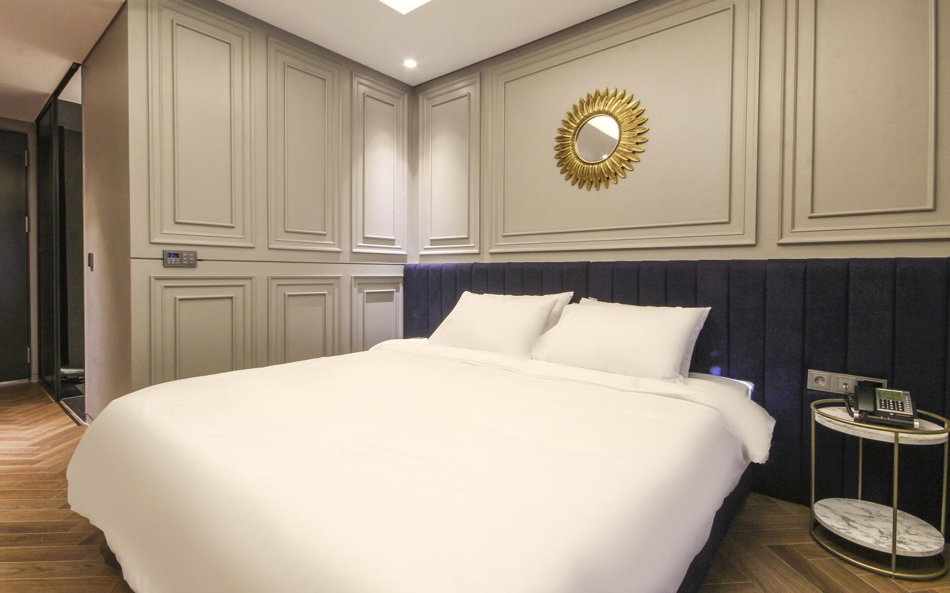 1 bedroom, premium bedding, in-room safe, desk