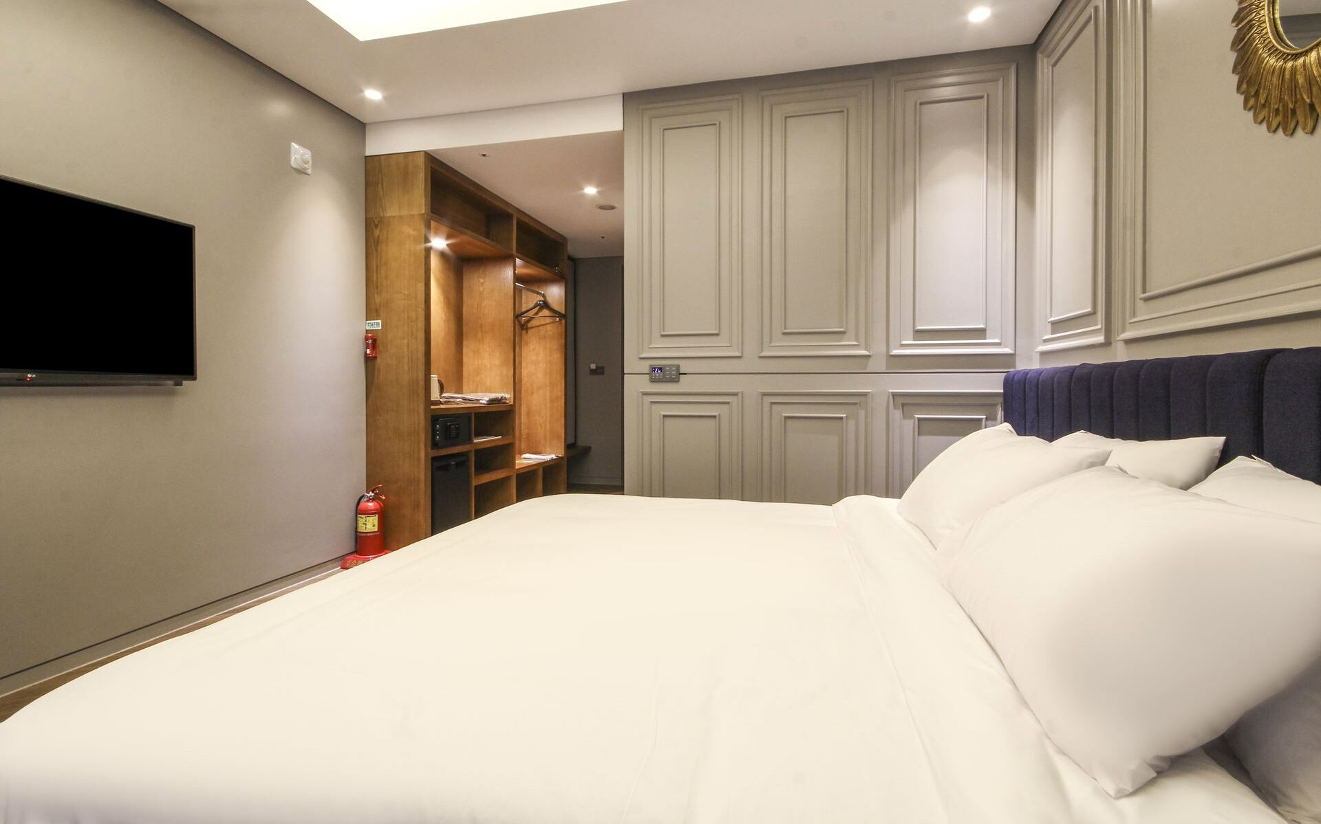 1 bedroom, premium bedding, in-room safe, desk