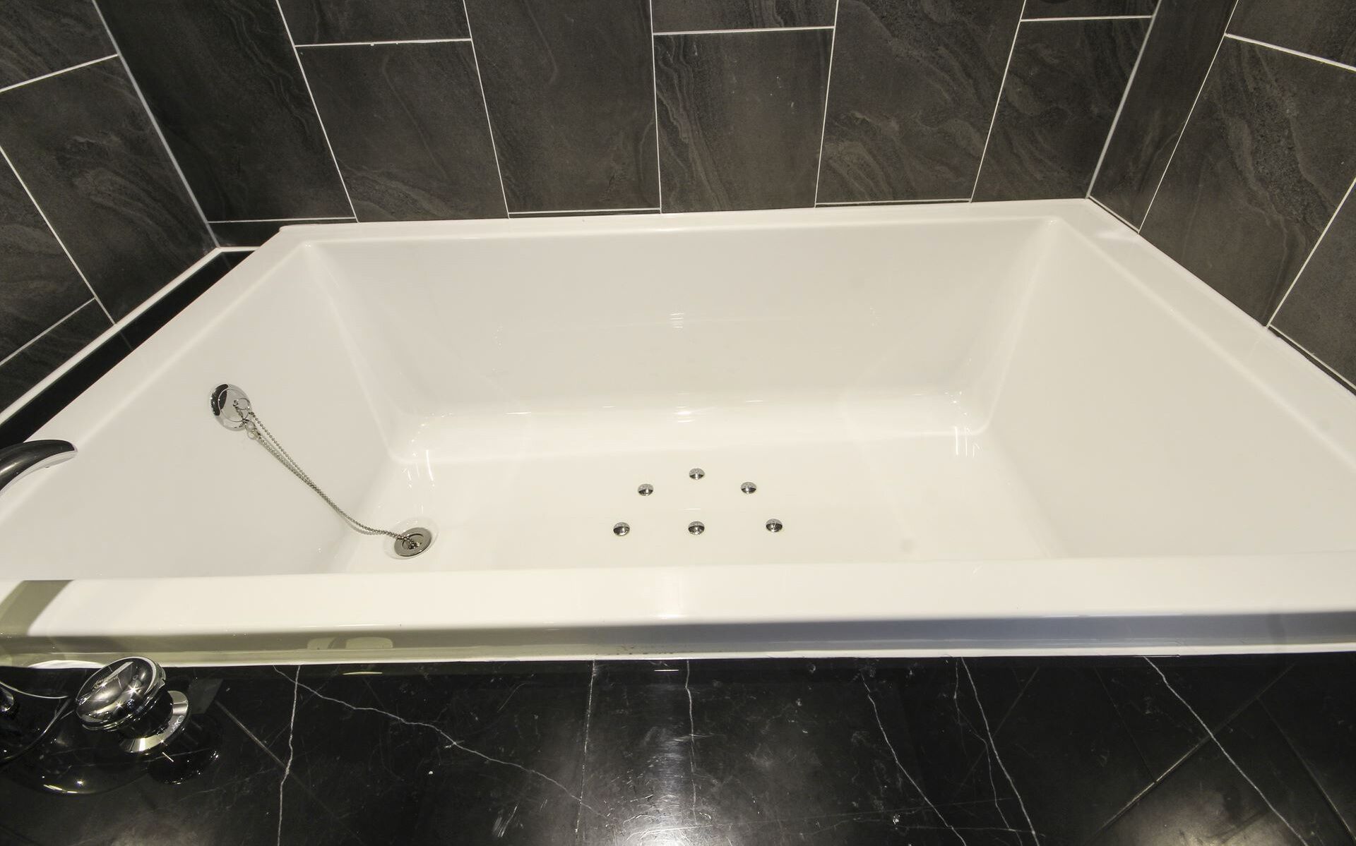 deep-soaking bathtub
