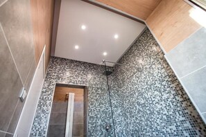 Luxury Apartment, 1 Bedroom | Bathroom | Shower, hair dryer, bidet, heated floors - PenthouseLux (Belgrade)