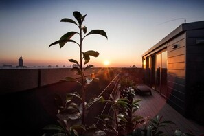 每日供應自助早餐 (每人 EUR10)