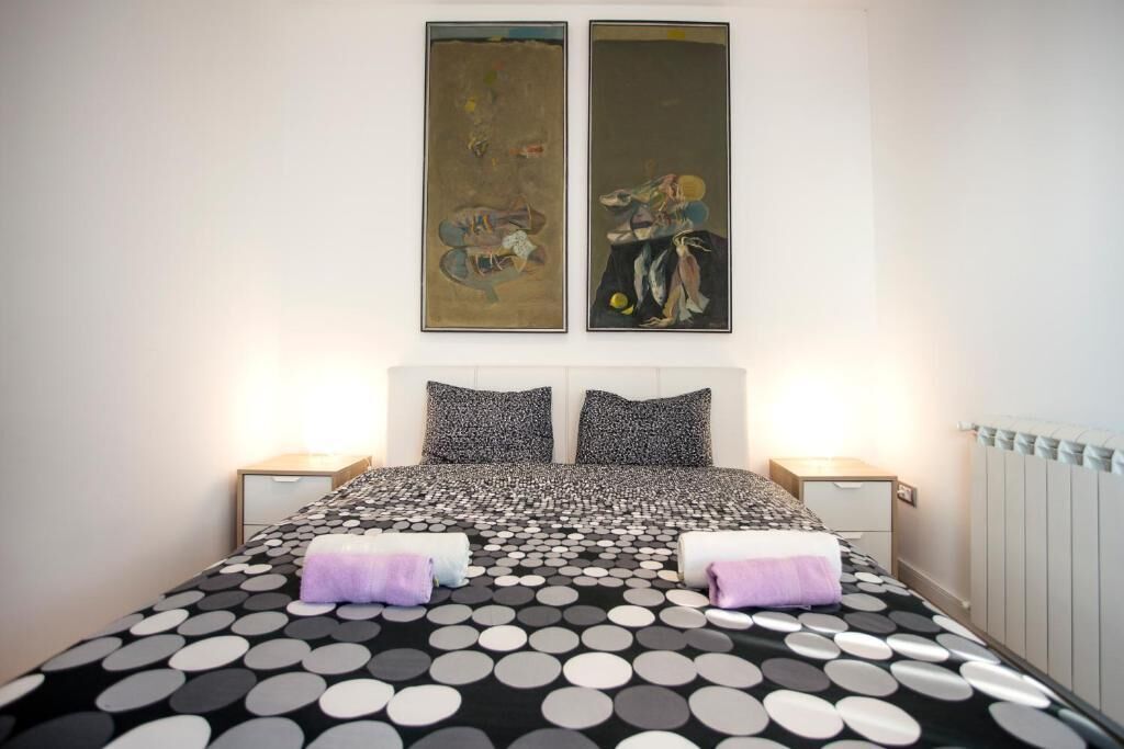 luxury apartment, 1 bedroom | iron/ironing board, free wifi, bed sheets