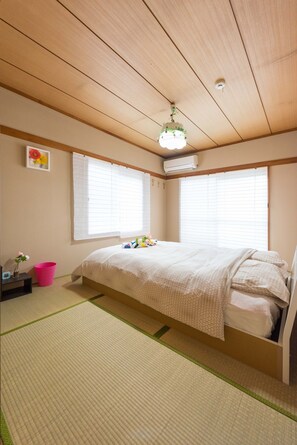 Private Vacation Home, Deluxe | 3 bedrooms, iron/ironing board, free WiFi