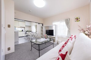 Private Vacation Home, Deluxe | Living area | Flat-screen TV - Papillon Paradis Hakone (Hakone)