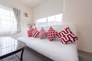 一棟貸し デラックス | リビングルーム | 薄型テレビ