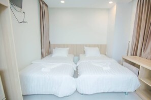 In-room safe, desk, free WiFi - Rumduol Apartment (Phnom Penh)