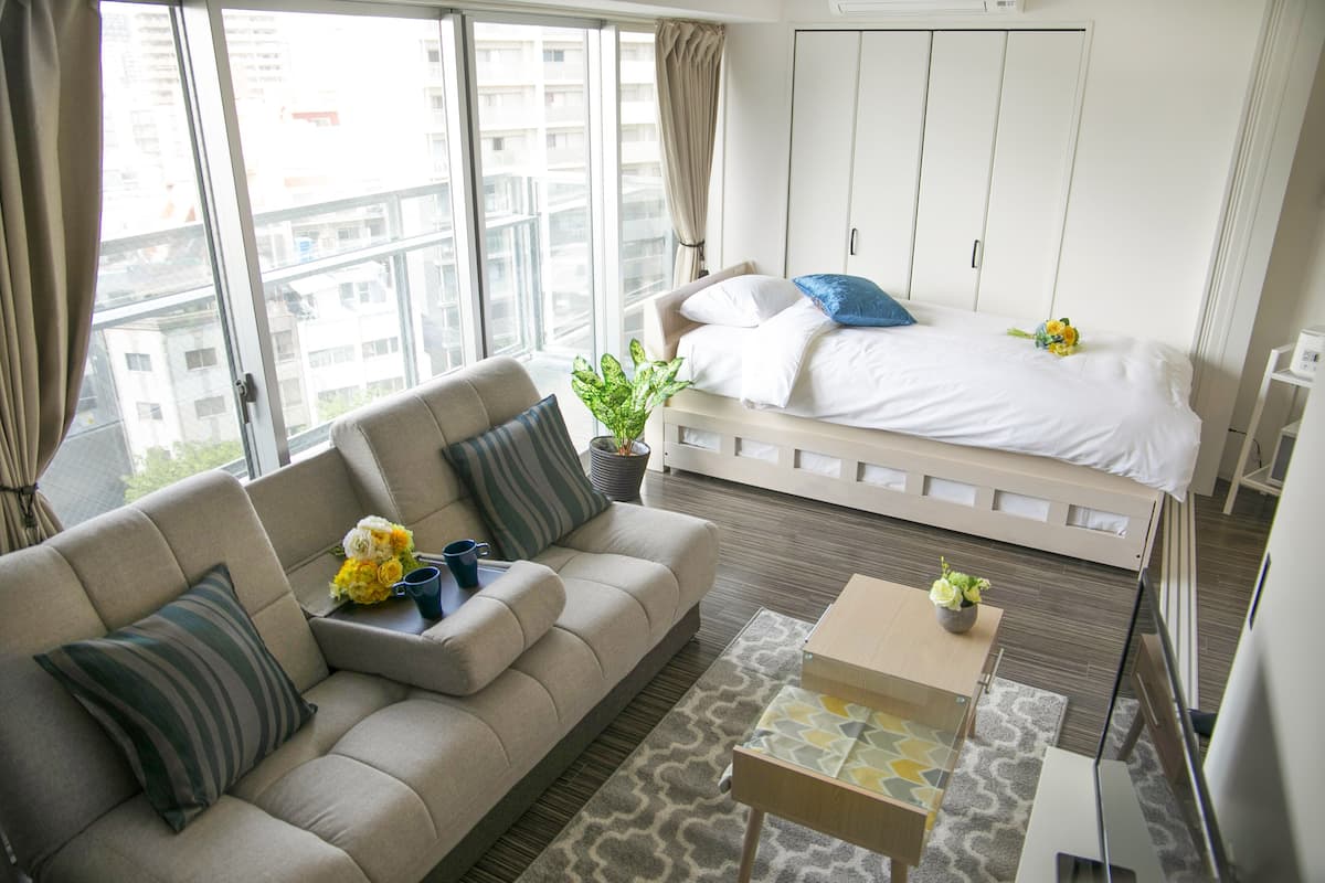 Departamento familiar (K03) | Área de sala de estar | Televisión de pantalla plana de 32 pulgadas con canales digitales