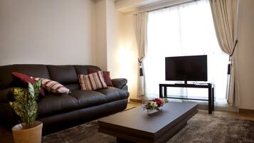 Luxury Family Room (H01) | Living room