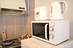 Luxury Family Room (H01) | Microwave - Nipponbashi-House II-A (Osaka)