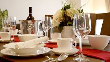 Luxury Family Room (H01) | In-room dining