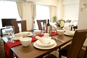 Luxury Family Room (H01) | In-room dining - Nipponbashi-House II-A (Osaka)