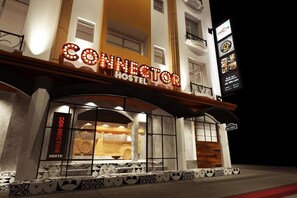 Exterior - Connector Hostel (Makati)