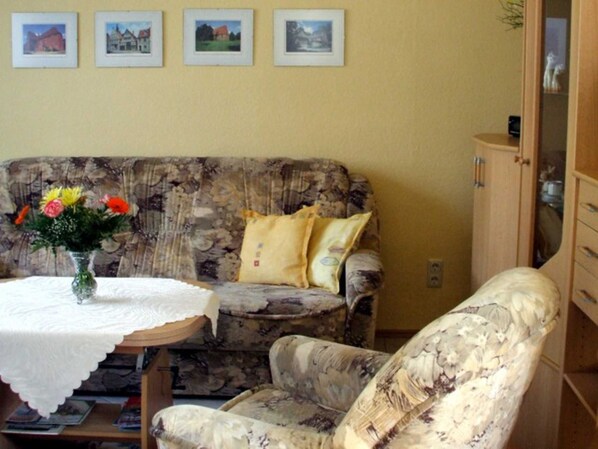 Unclassified image, 1 of 7, button