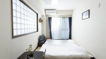 Garden Otsuka 706 | Iron/ironing board, free WiFi