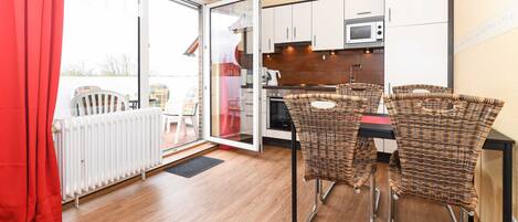 Kühlschrank, Mikrowelle, Ofen, Geschirrspüler