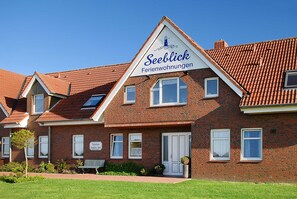 Unclassified image, 4 of 36, button