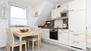 Kaffetrakter/tekoker, kjøleskap, mikrobølgeovn og ovn