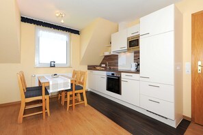 Kühlschrank, Mikrowelle, Ofen, Geschirrspüler