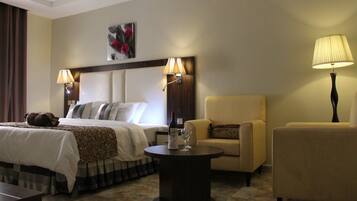 Deluxe kamer | 1 slaapkamer, een kluis op de kamer, een bureau, een laptopwerkplek