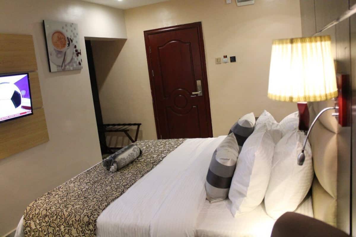 Basic Room | 1 bedroom, in-room safe, desk, laptop workspace
