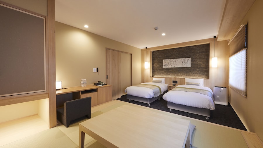 Rinn Shirakawa South