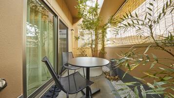 Deluxe Twin Room | Balcony