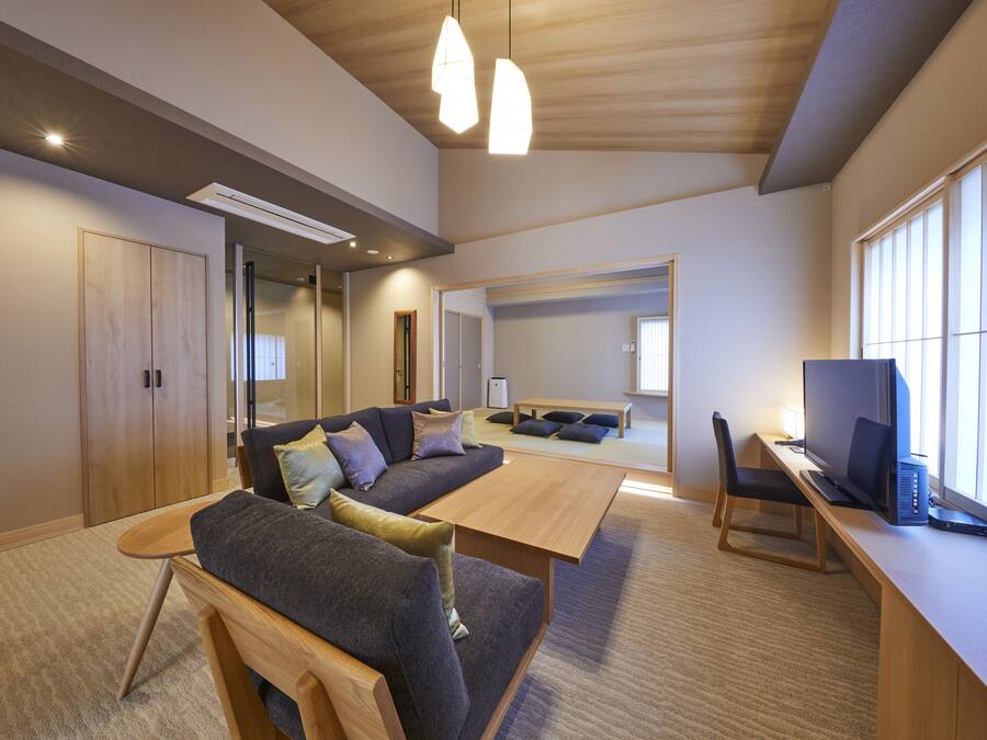 Deluxe Twin Room | Living area | Flat-screen TV