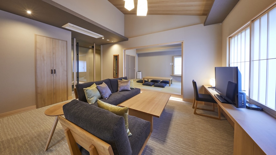 Rinn Shirakawa South