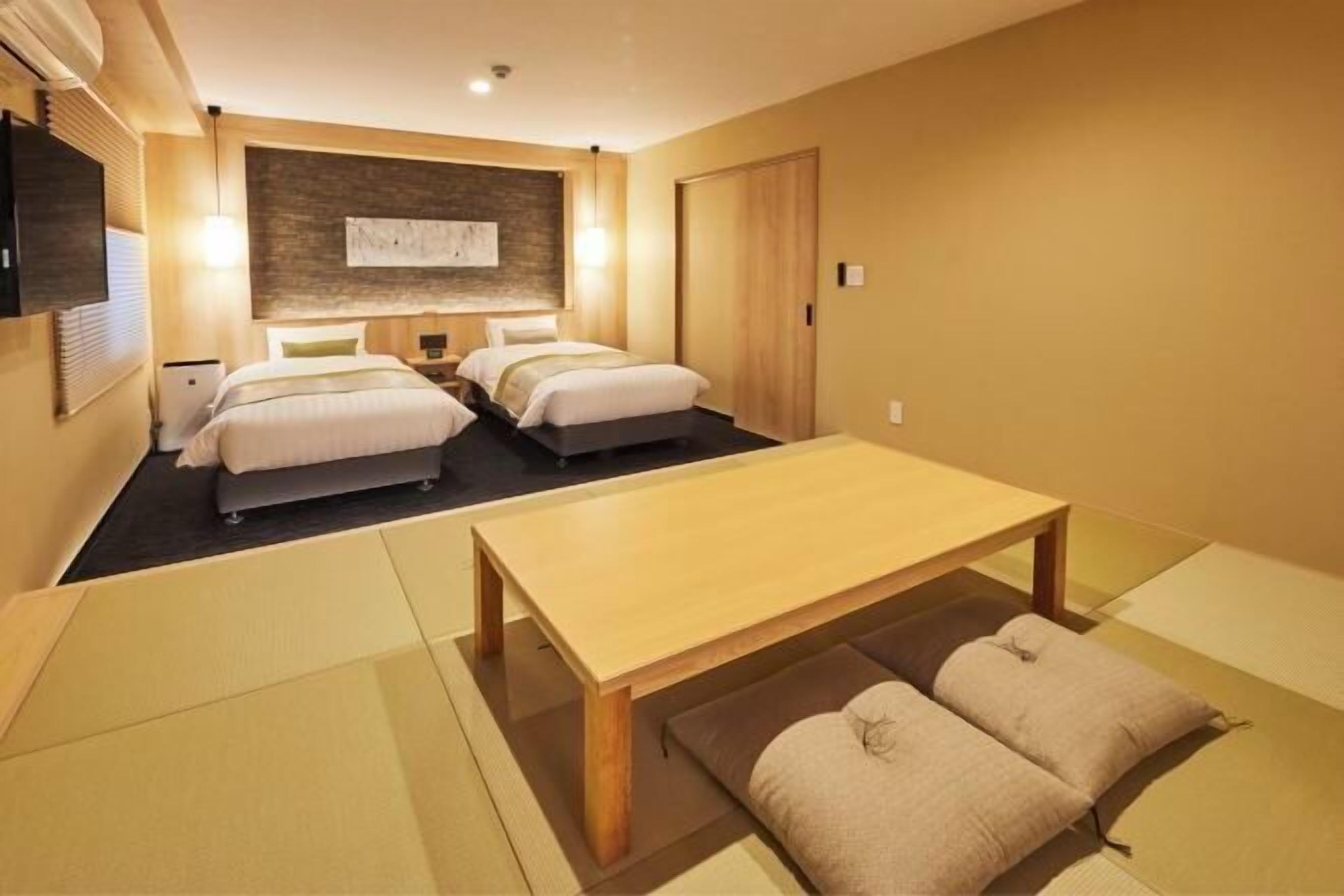 办公桌、免费 WiFi、床单