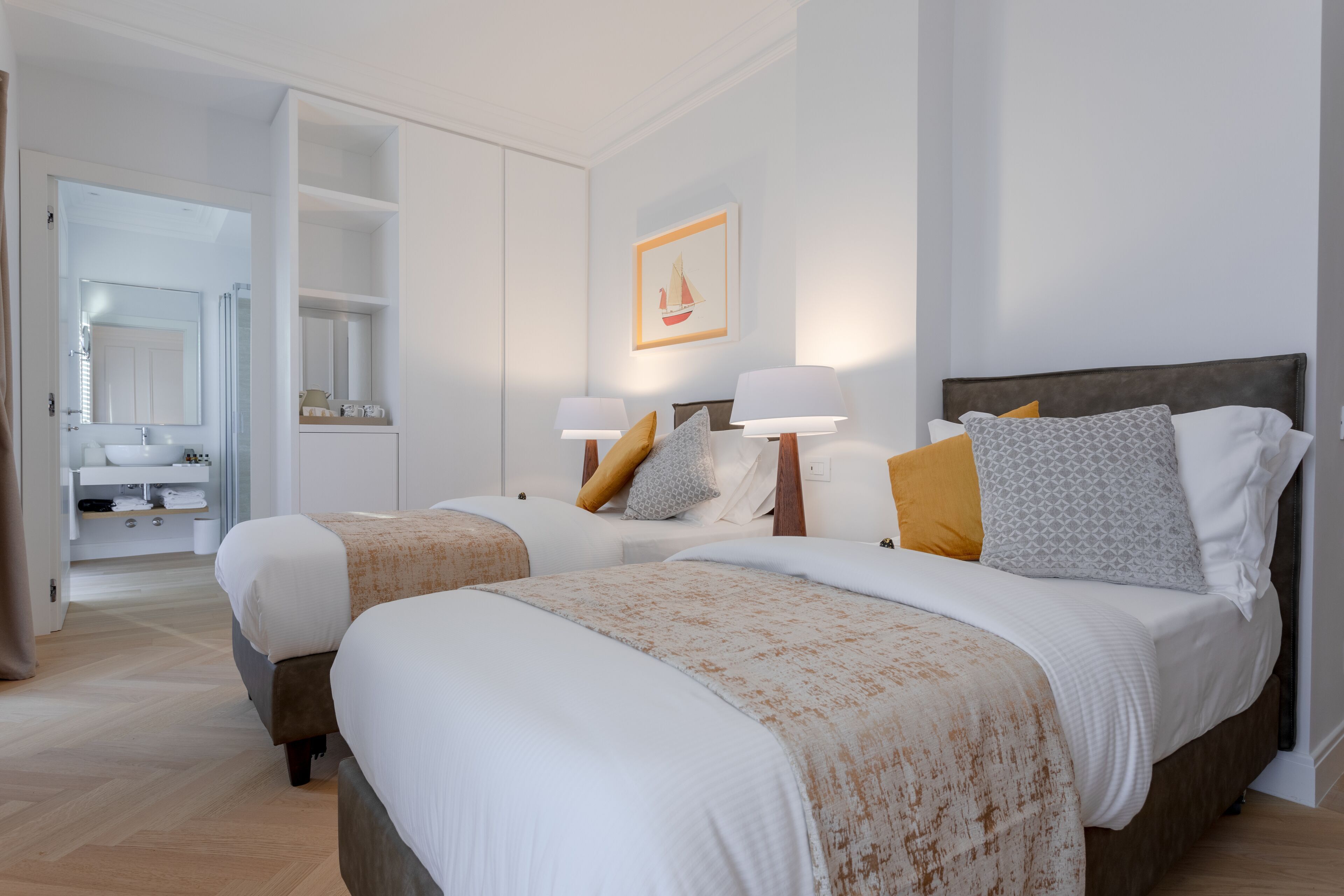 Down comforters, minibar, in-room safe, desk