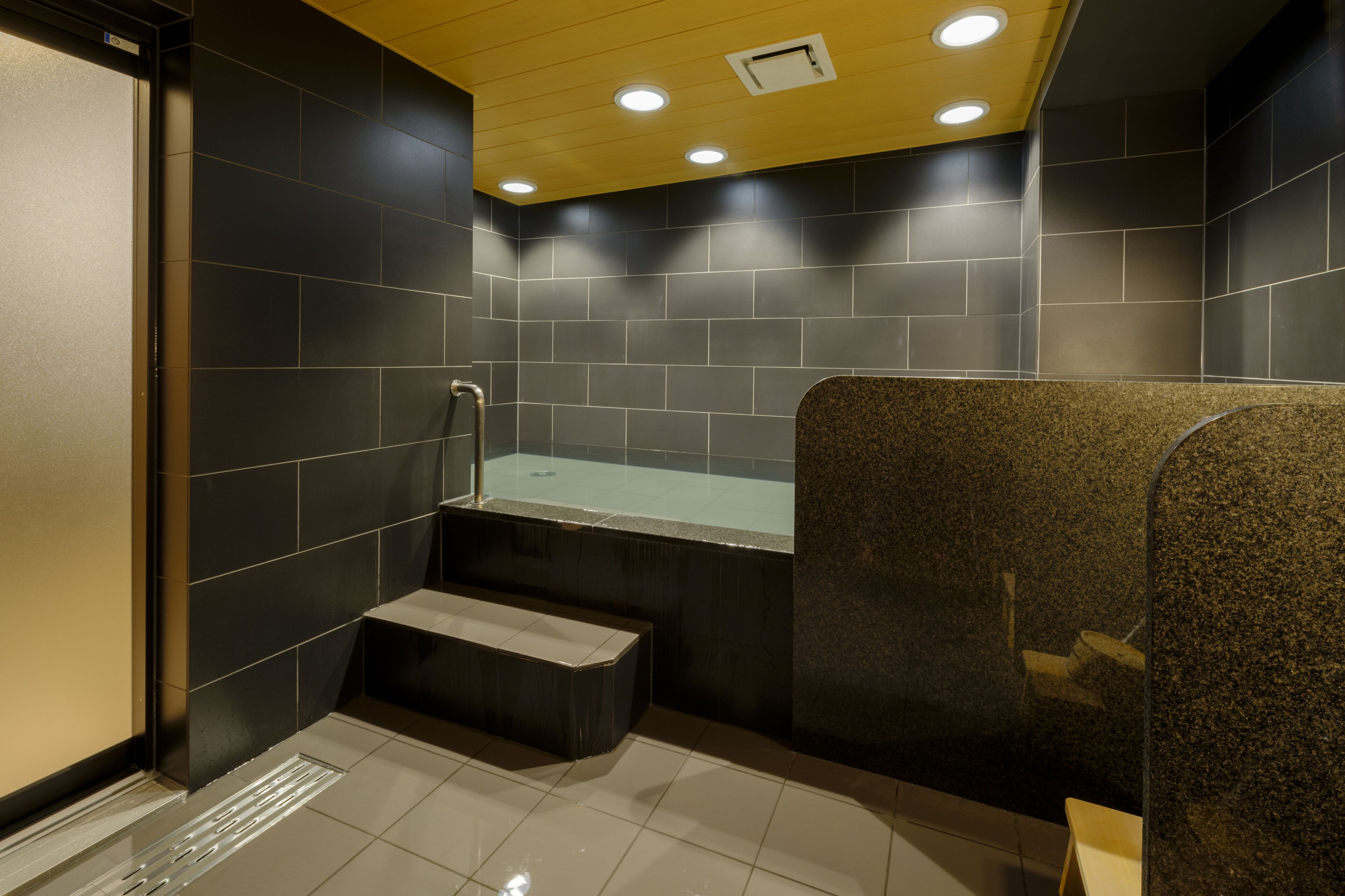 Nhà tắm công cộng