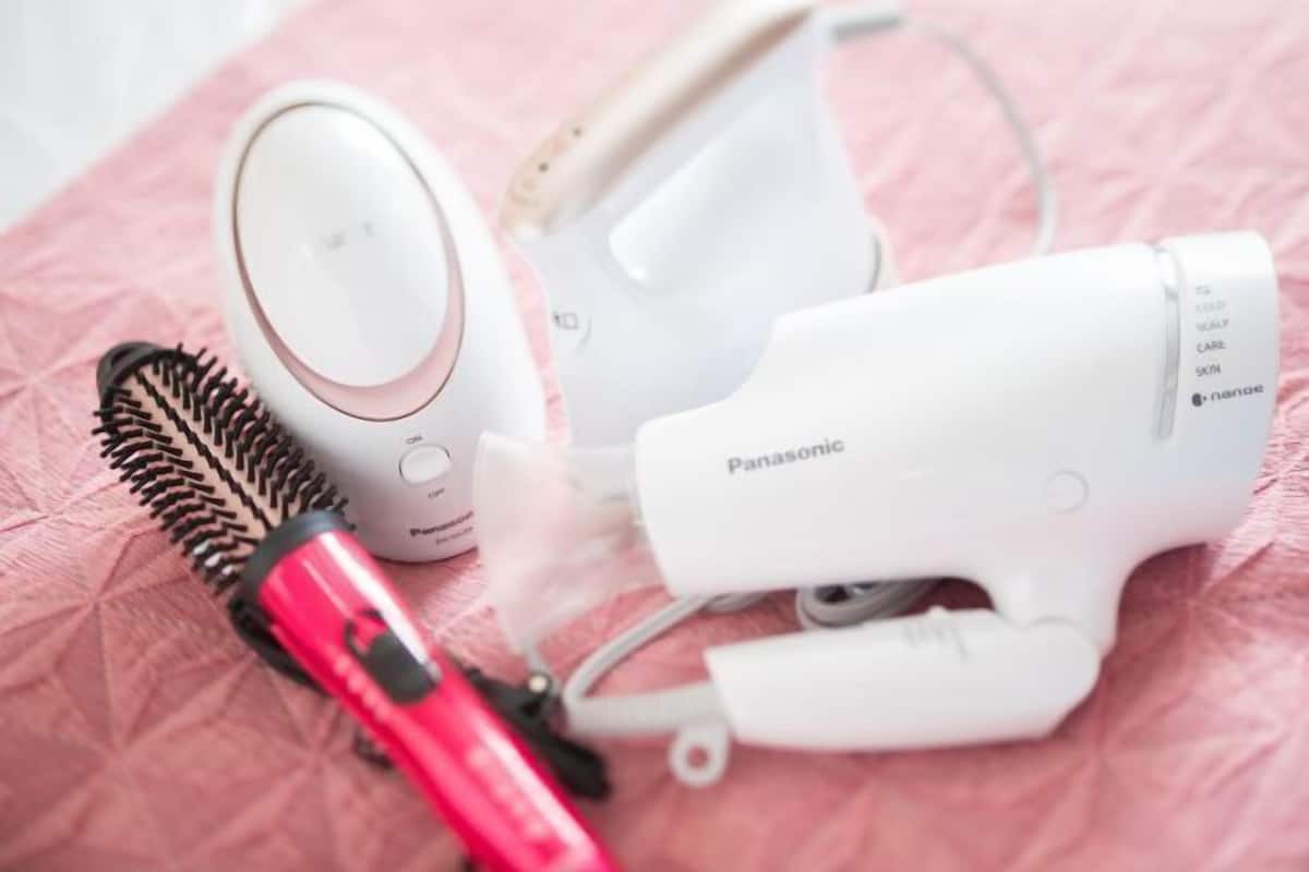 Ensemble douche/baignoire, articles de toilette gratuits, sèche-cheveux