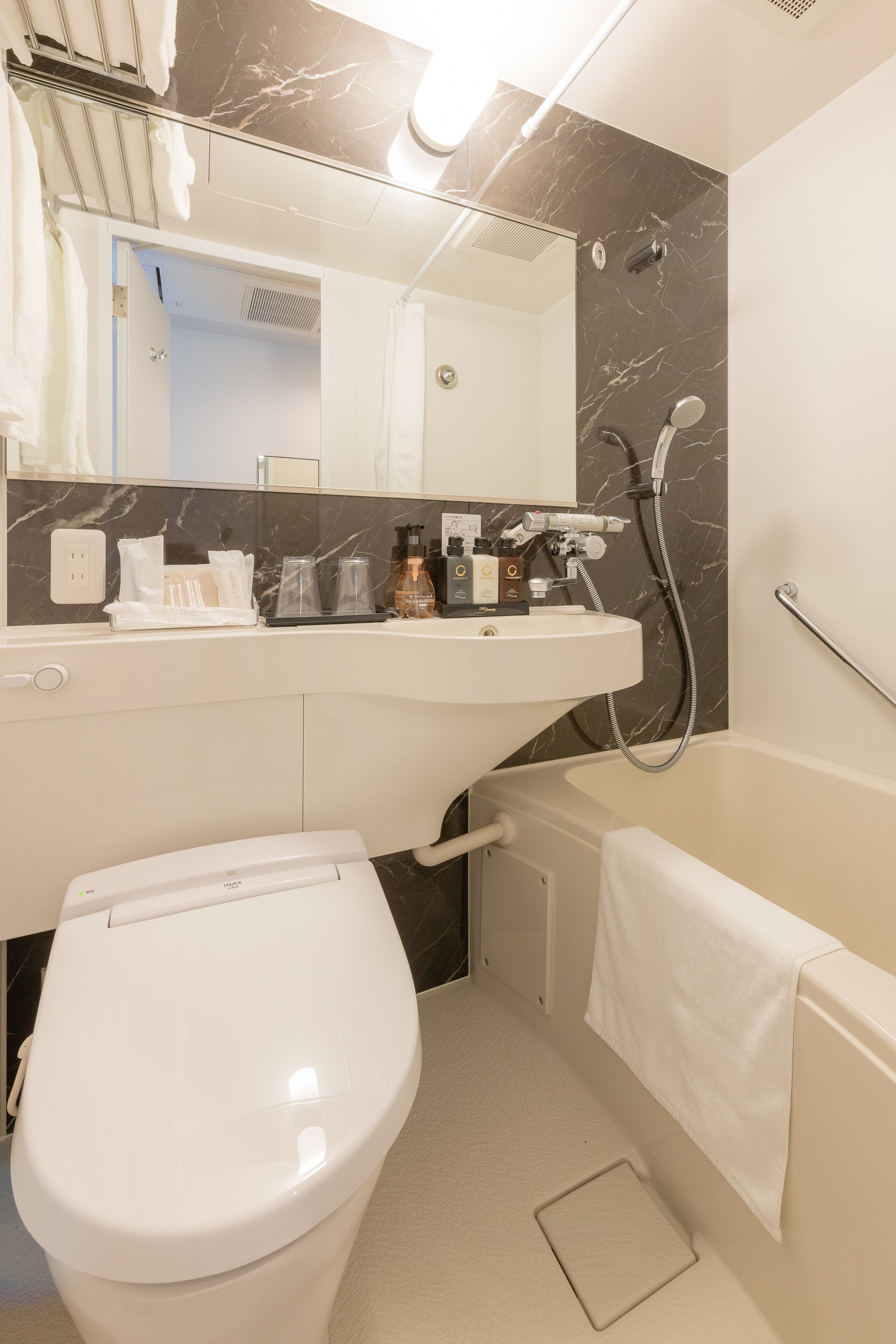 combined shower/bathtub, free toiletries, hair dryer, slippers