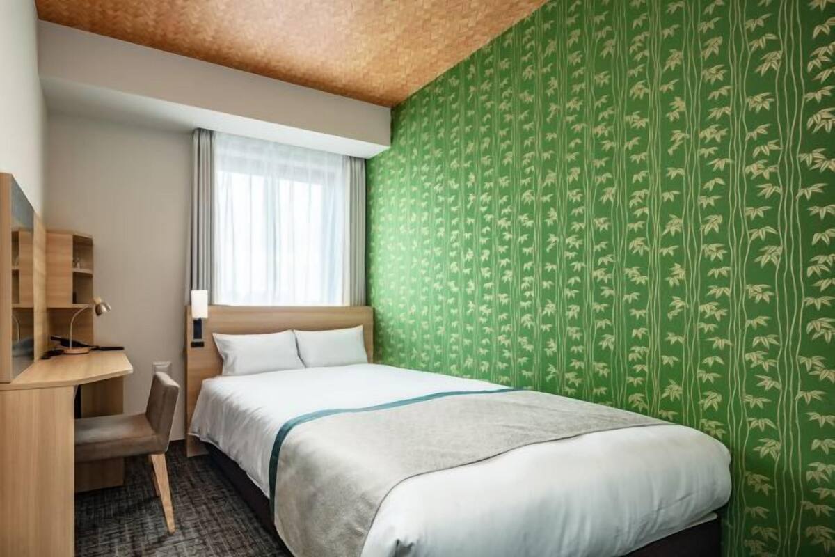 Premium bedding, down duvets, pillow-top beds