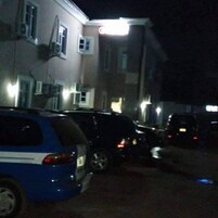 住宿正面 - 傍晚/夜晚