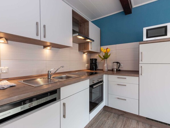 Kühlschrank, Mikrowelle, Ofen, Geschirrspüler