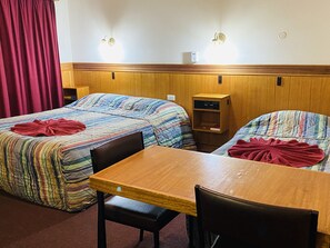Family Room | Iron/ironing board, free WiFi, bed sheets - County Lodge Motor Inn (West Wyalong)