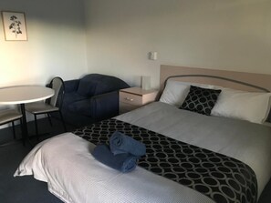 Iron/ironing board, free WiFi, bed sheets - County Lodge Motor Inn (West Wyalong)