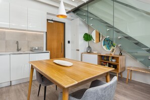 Luxury Apartment | In-room dining - 117 On Strand 508 (Cape Town)