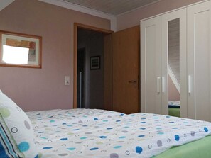 Unclassified image, 5 of 17, button