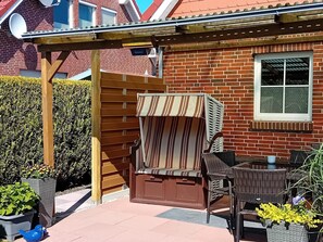 Unclassified image, 4 of 17, button