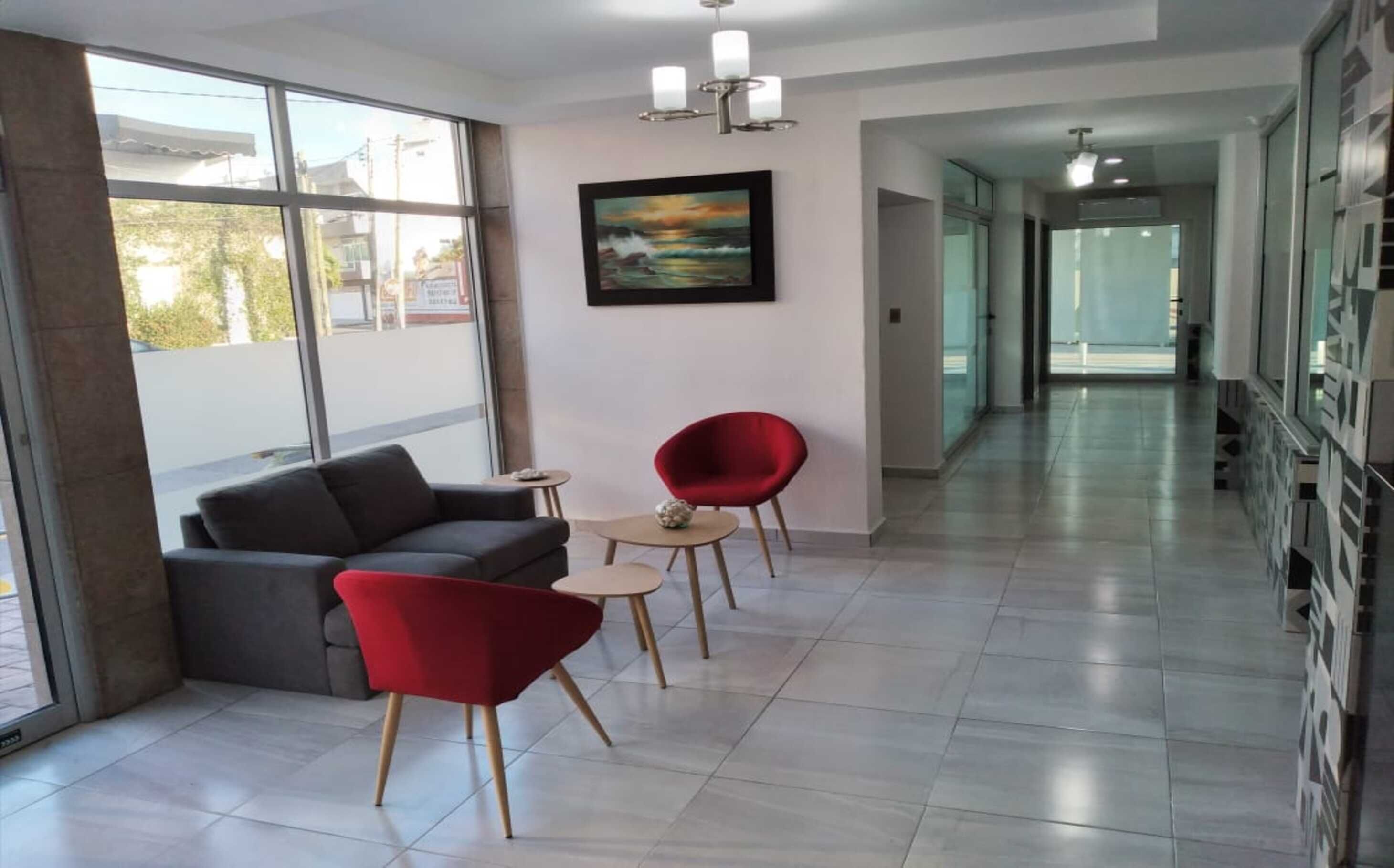 Coin salon dans le hall