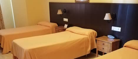 Double Room | Free cribs/infant beds, rollaway beds, free WiFi, bed sheets